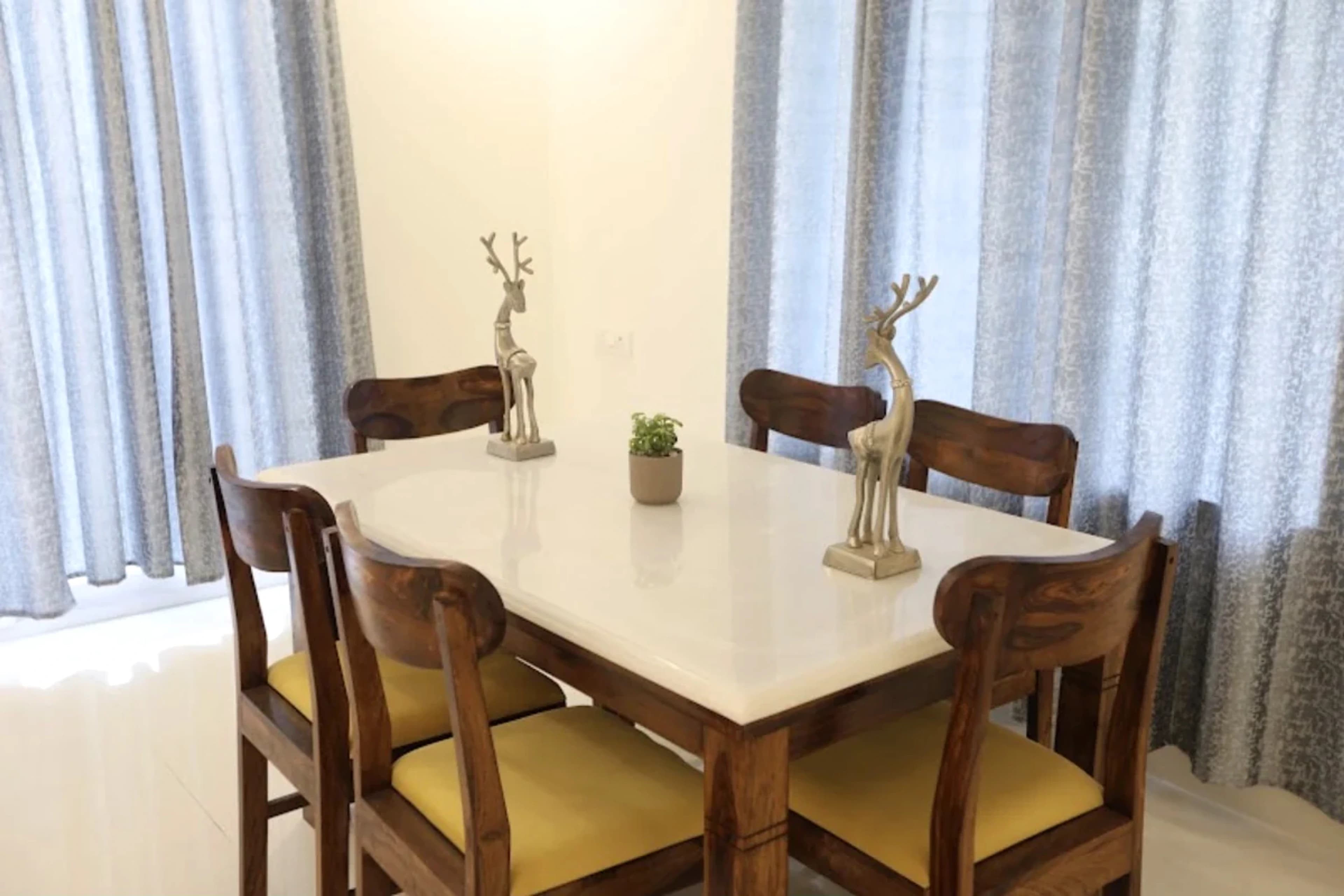 Dedicated dining table and seating area at Silver Oak Estate