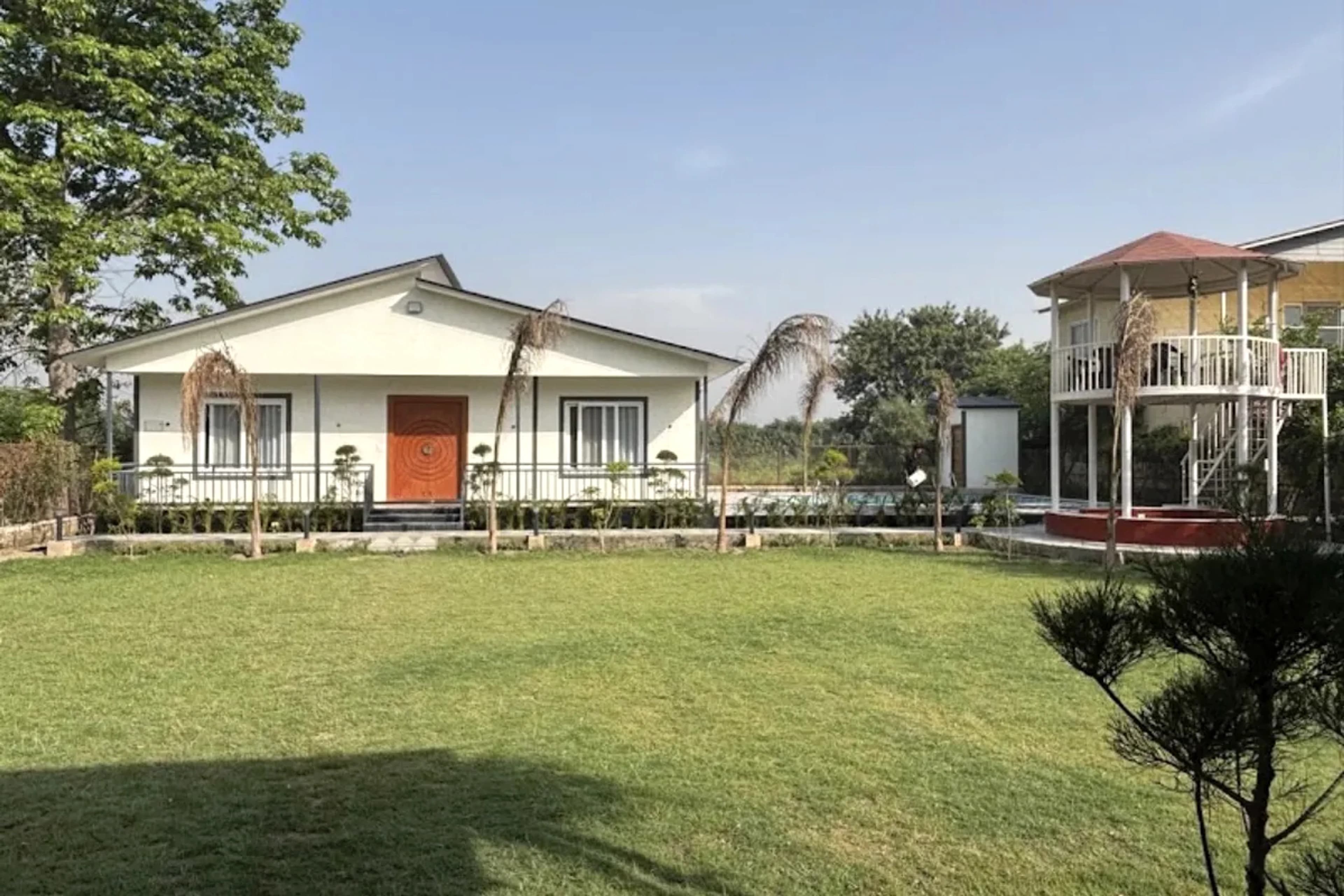 Silver Oak Estate exterior daytime view showing private grounds